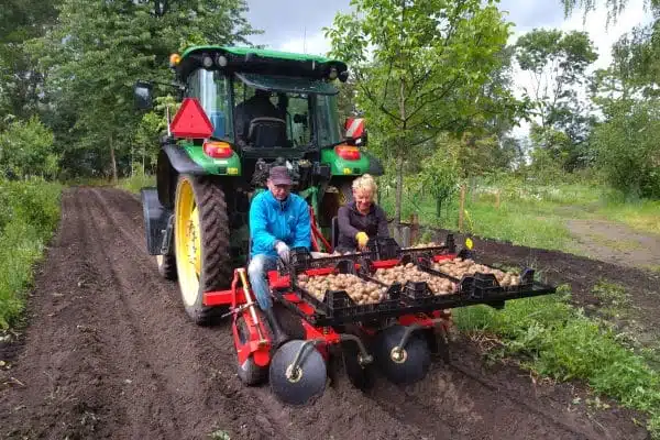 Agroforestry tractor aardappels poten Utopia Eiland Floriade Weerwoud
